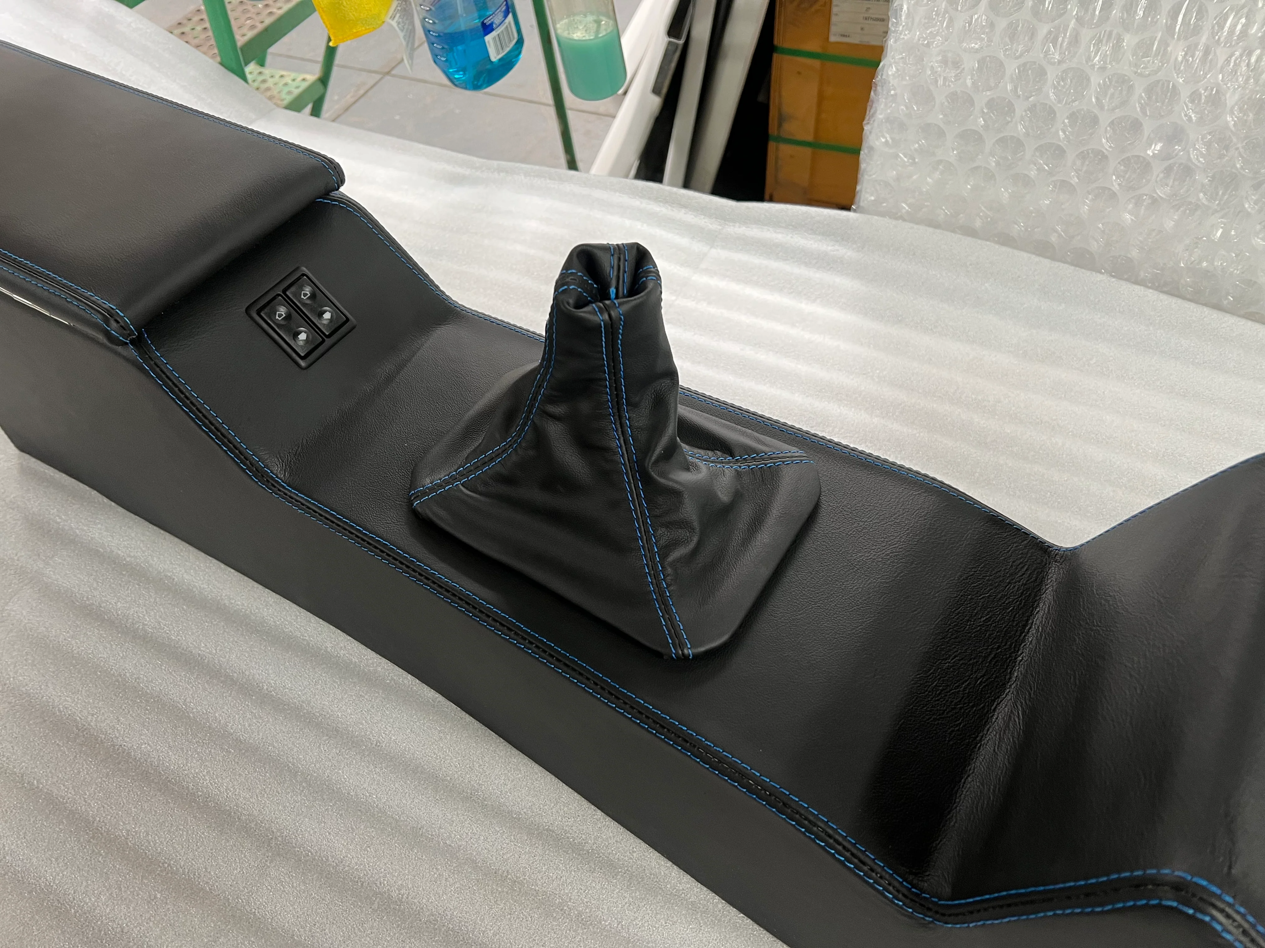 1967-69 1ST GEN CAMARO FIBERGLASS CONSOLE - Image 10